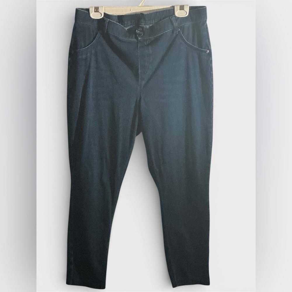 Hue Dark Wash Blue Jeans